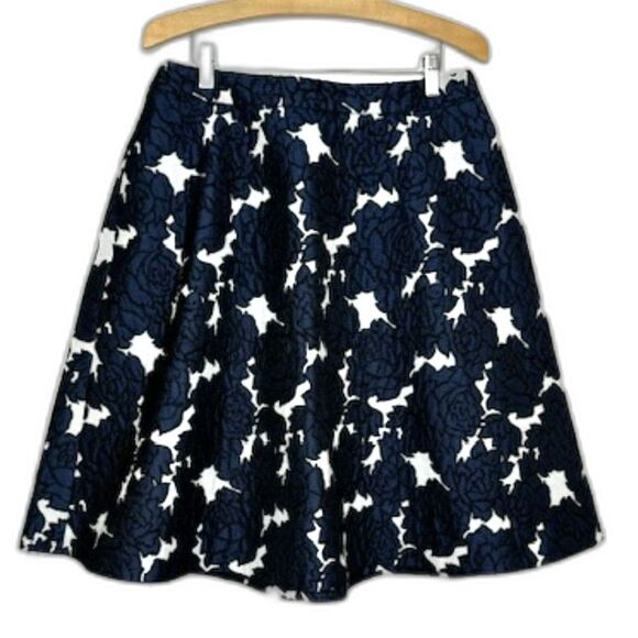 LANE BRYANT NAVY BLUE FLORAL BROCADE FULL SKIRT WITH POCKETS NWT SIZE 14 - Picture 2 of 11